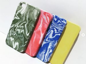 Erste Handyhüllen-Designs Handyhüllen aus Plastikmüll (c) qi-tech