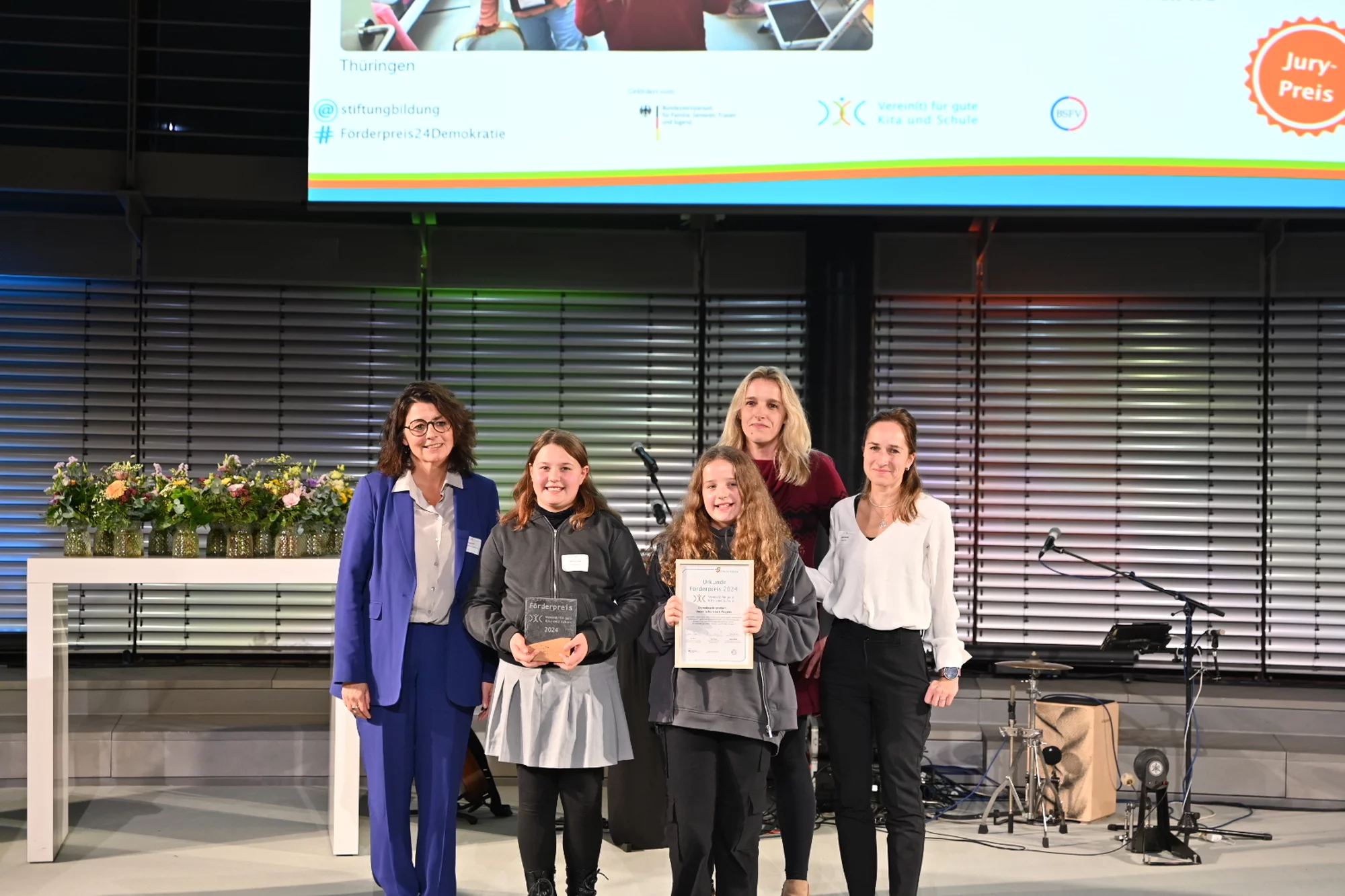 241122sb_Petra_Berner_mit_Schulkiosk Petra Berner mit dem Projekt "Schulkiosk" - Förderpreis "Verein(t) für gute Kita und Schule" 2024