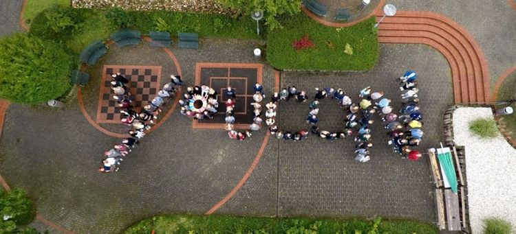 Bild von der Menschenkette der youcoN