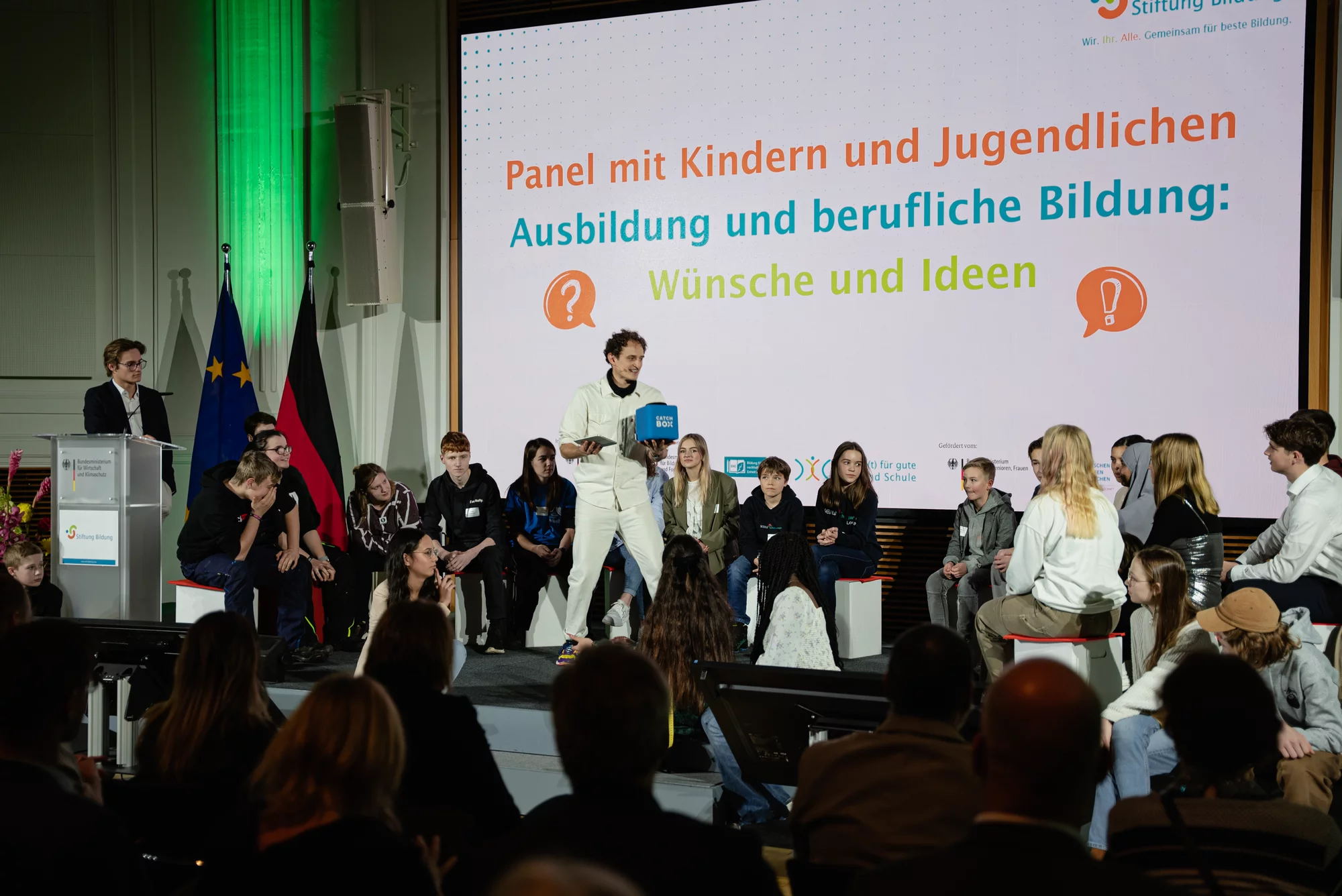 Panel mit Kindern und Jugendlichen zum Thema Ausbildung und berifliche Bildung