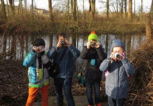 Foto von erkundenden Schülern - Grundschule Greif - nominiert für Deutsche Engagementpreis 2017