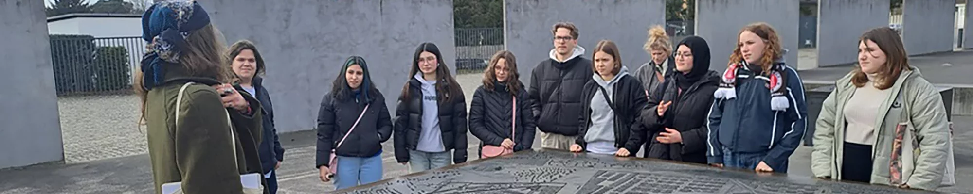 Projekt "Gedenkstättenfahrten" - Nominiert für den Förderpreis 2024 - Slide