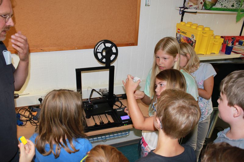 Kinder_inspizieren Kinder inspizieren - FunTech Maker Space - Förderprojekt der Stiftung Bildung