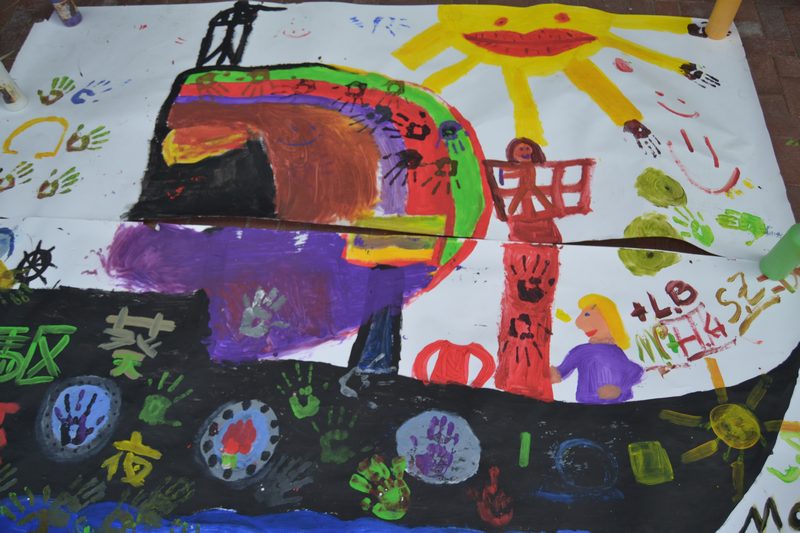 Ein Kinderbild - Stiftung Bildung fördert musischen Abend