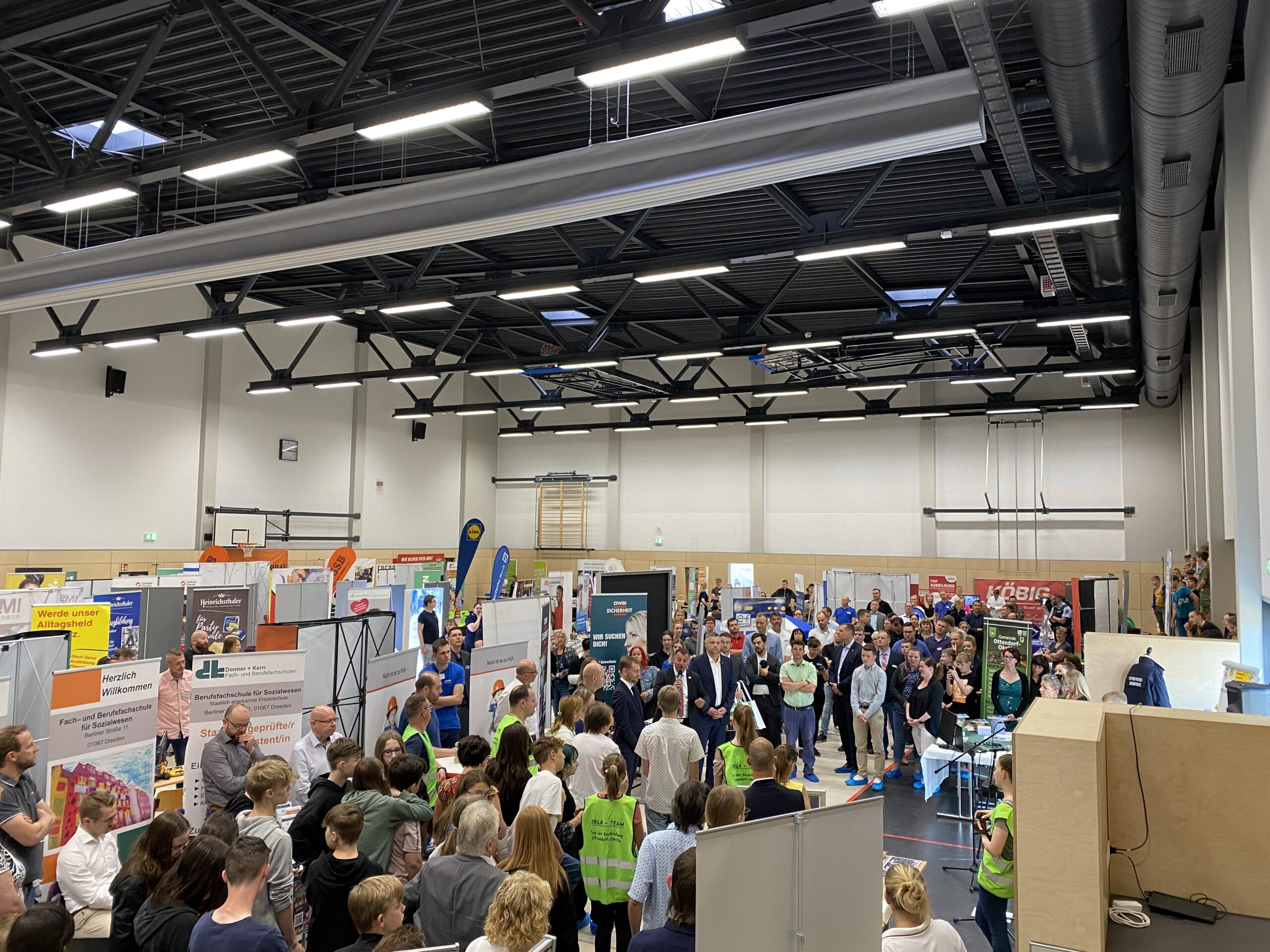 Messe Besucher*innen auf einer Messe