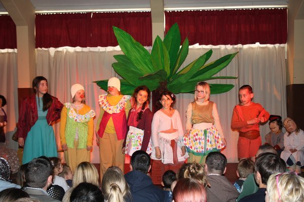 Kinder auf der Bühne