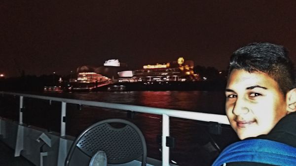 Zhulven vom Tanzkurs auf einem Schiff - Stiftung Bildung fördert