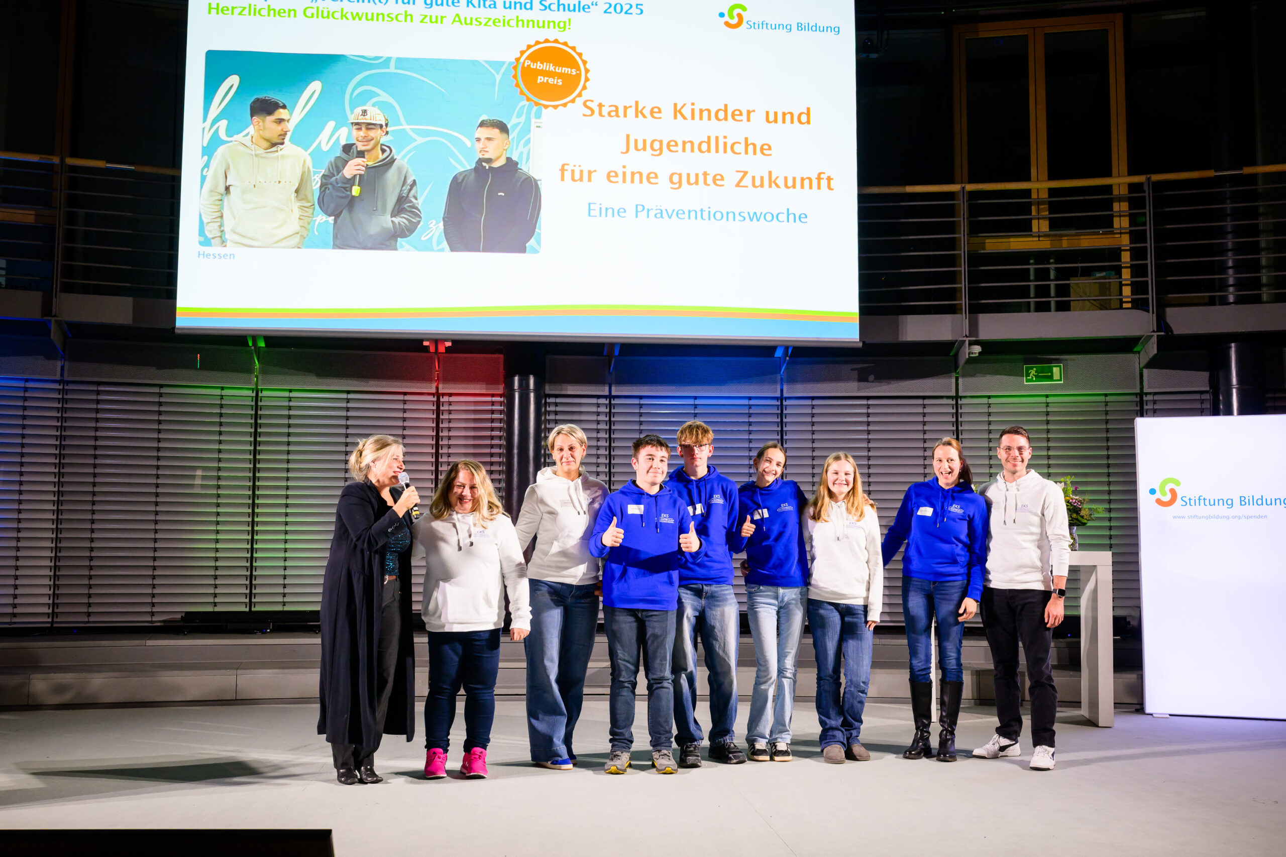 Preisverleihung Förderpreis "Verein(t) für gute Kita und Schule" 2025 Projekt auf der Bühne beim Förderpreis 2025 der Stiftung Bildung