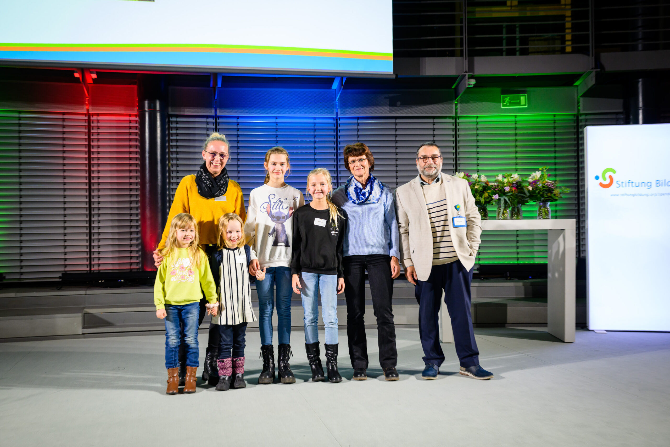Preisverleihung Förderpreis "Verein(t) für gute Kita und Schule" 2025 Projekt auf der Bühne beim Förderpreis 2025 der Stiftung Bildung