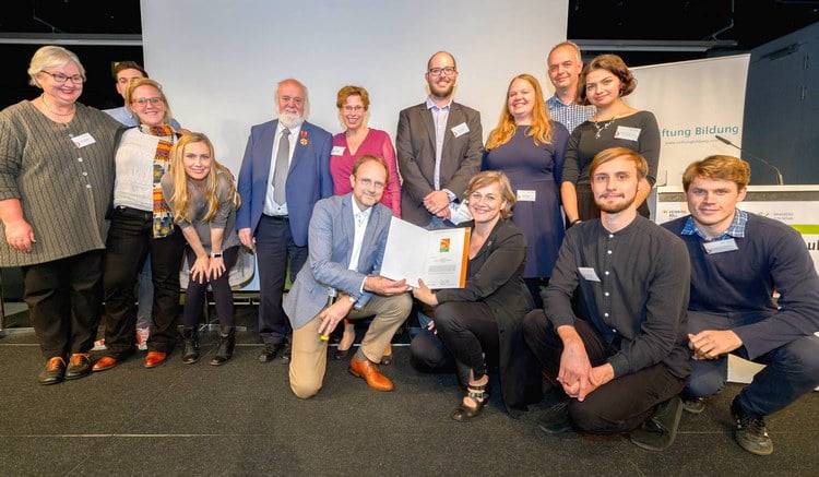 Verleihung des DZI-Spendensiegels an die Stiftung Bildung am 06. November 2017 in Berlin. Bildmitte: Burkhard Wilke, Katja Hintze