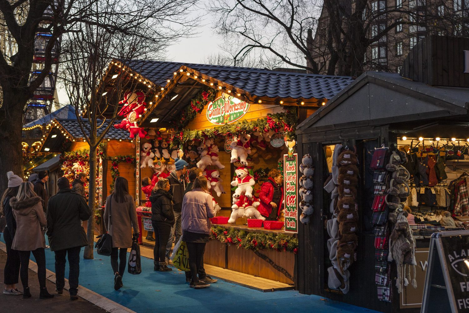 Verkaufsstände auf einem Weihnachtsmarkt