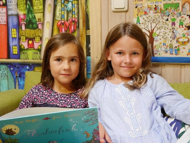 lesende kinder Kinder beim Lesen - Patenschaften zwischen Kindern