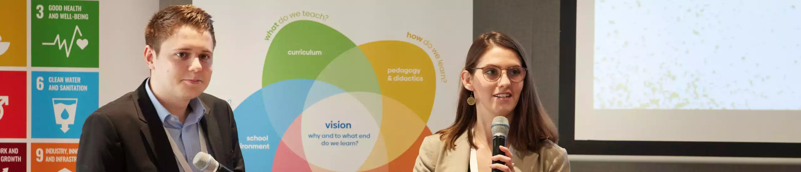 Mitglieder des youpaN bei internationaler Konferenz in den Niedrlanden auf dem Podium